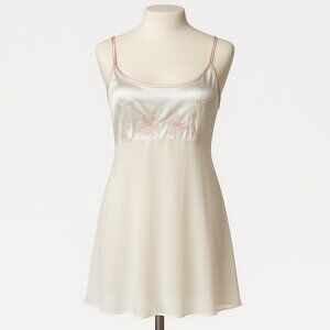 Intimate Essentials Women's Size M Negligee. Off White with Floral Pattern